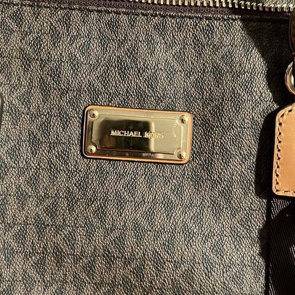 Michael Kors logo MK print duffel bag - Picture 2 of 4